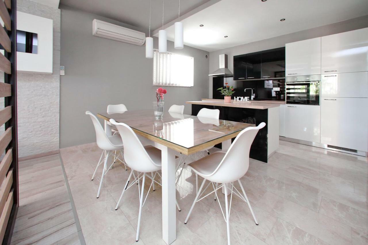 Apartments Sonia ซูโกชัน ภายนอก รูปภาพ