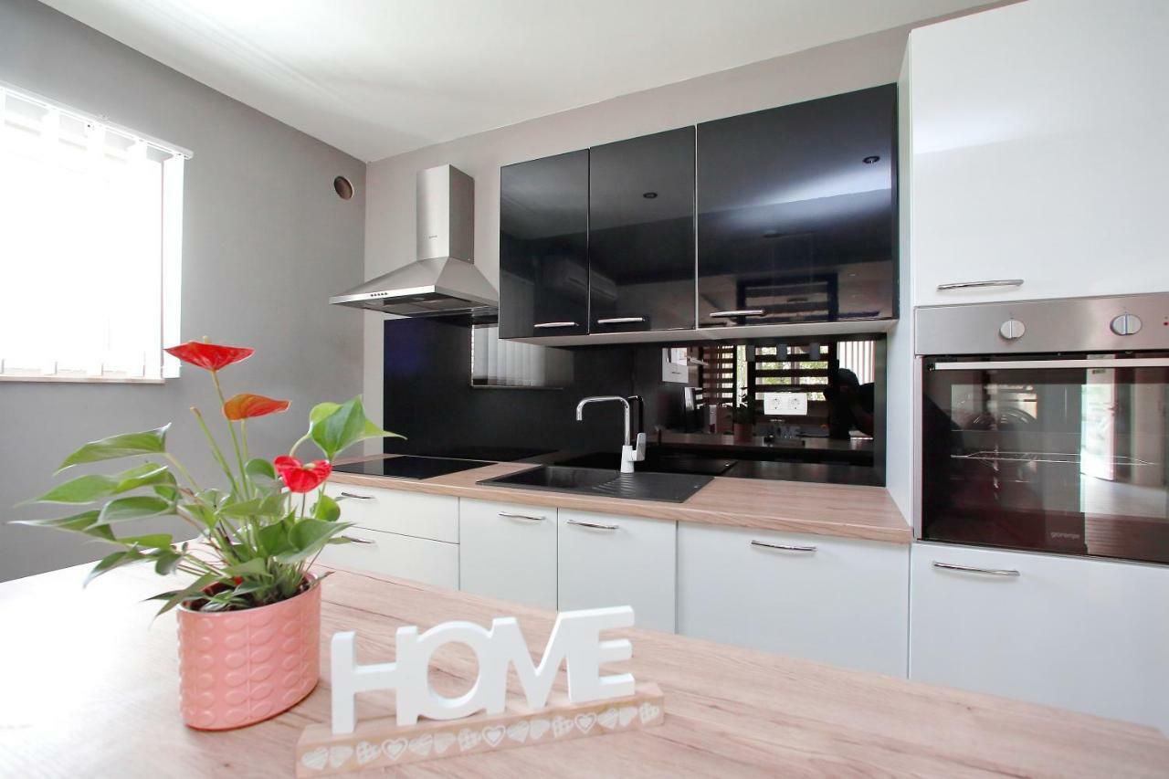 Apartments Sonia ซูโกชัน ภายนอก รูปภาพ