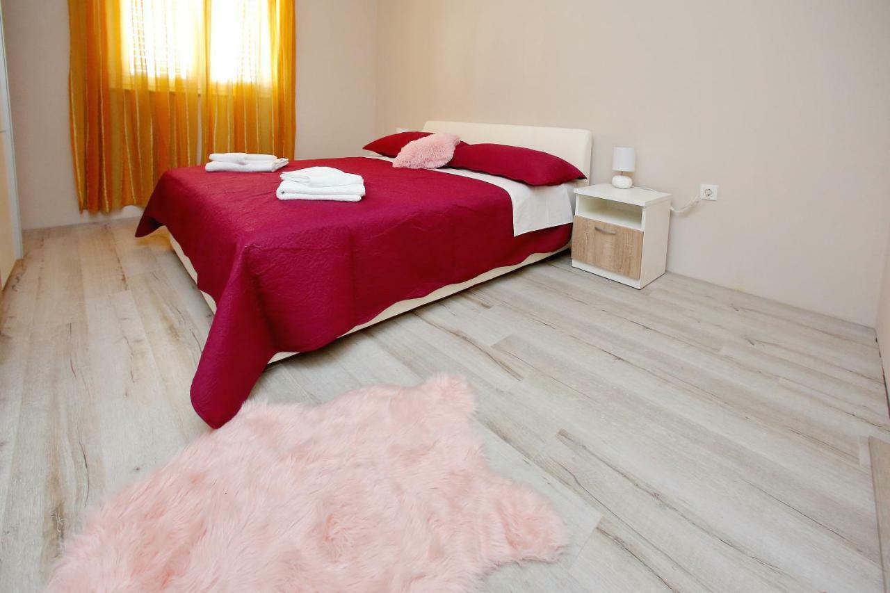 Apartments Sonia ซูโกชัน ภายนอก รูปภาพ