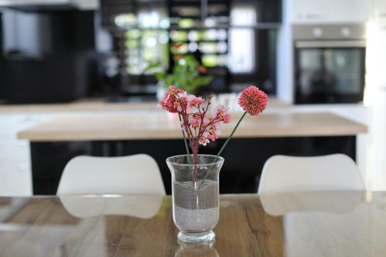 Apartments Sonia ซูโกชัน ภายนอก รูปภาพ