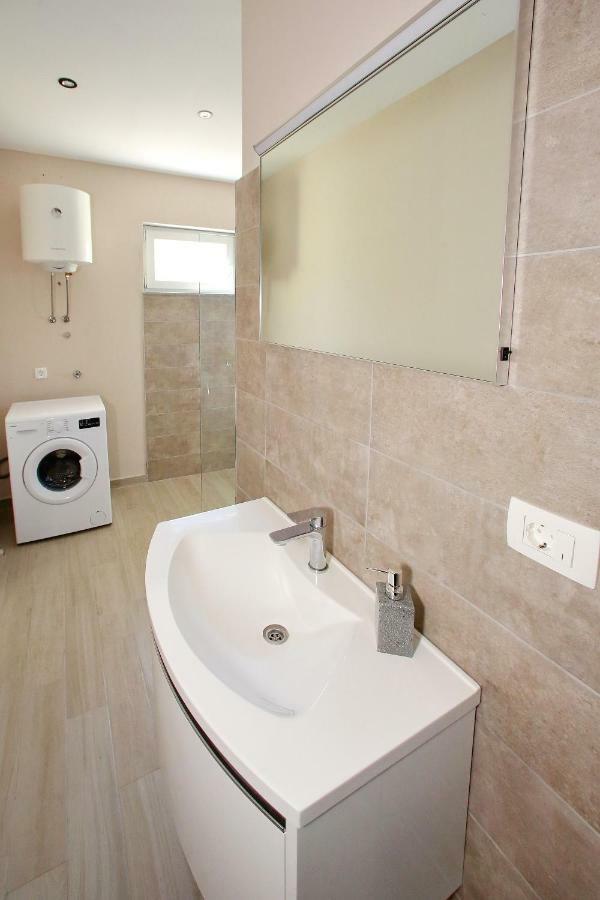 Apartments Sonia ซูโกชัน ภายนอก รูปภาพ